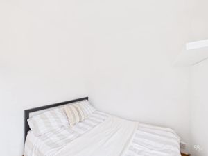 Bedroom - click for photo gallery